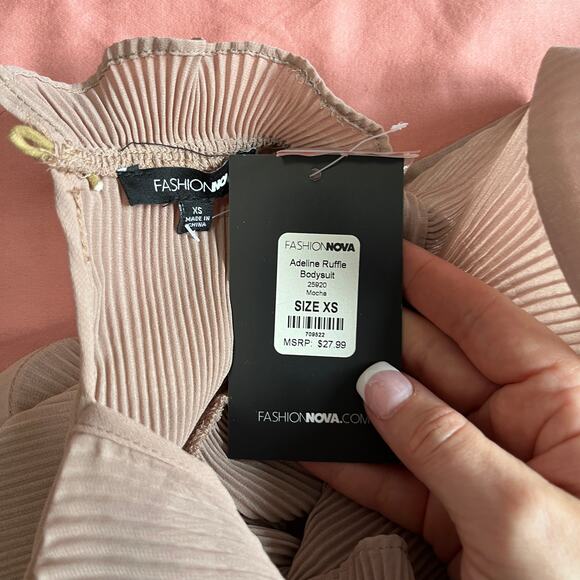 NEW Fashion Nova Adeline Ruffle Mocha Bodysuit Size XS - Picture 3 of 8